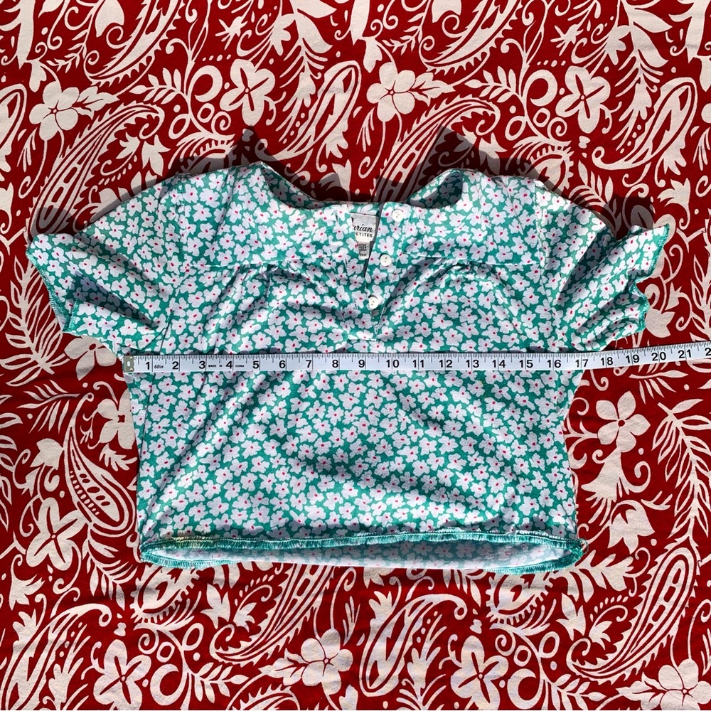 Darian Petites Vintage Green/White Floral Top Button Up Front Horizontal Yoke 🌼 - Picture 4 of 14